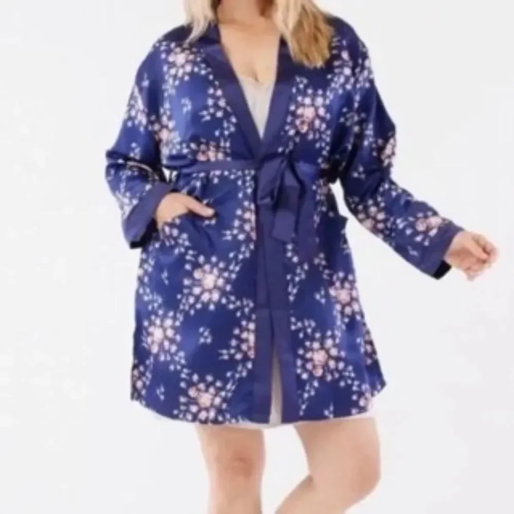 Morgan Lane Robe Satin Navy Floral Belted Pockets Size L - XL US 8 - 16 New